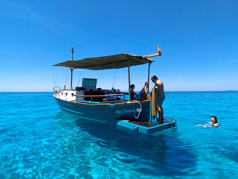 Fondeo en cala virgen de Menorca